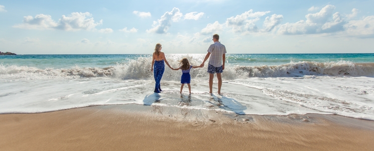 Urlaubsplanung mit vielen Teilzeitkräften - Familie am Strand